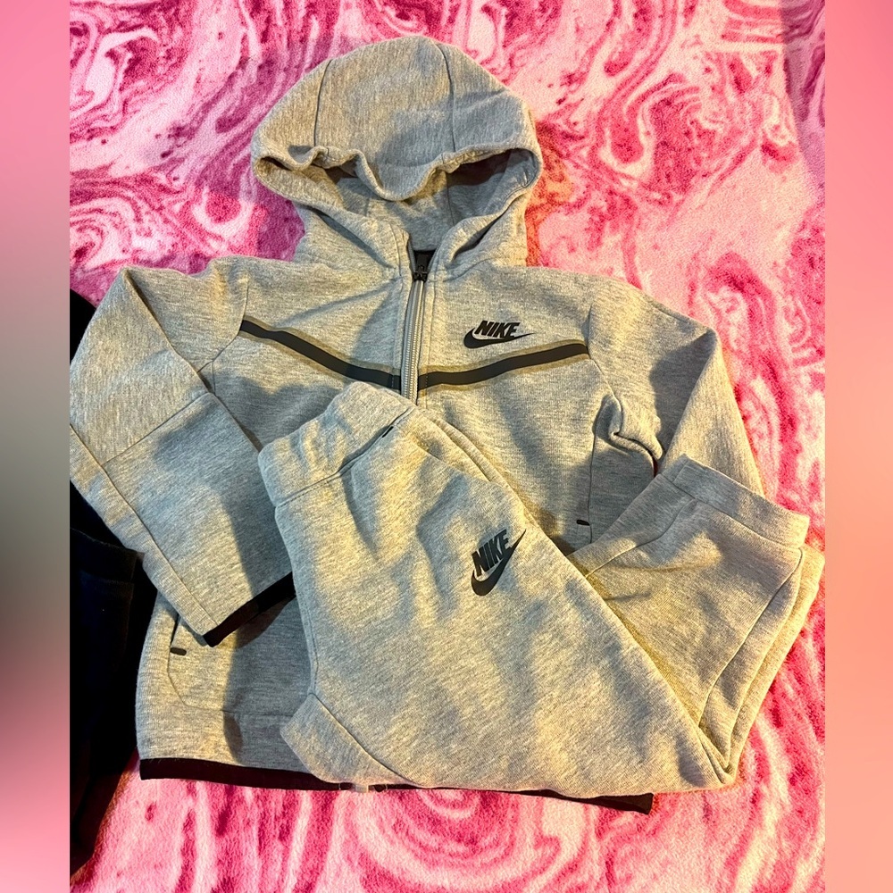 BUNDLE OF 2 Toddler Nike Tech Track Suits - Picture 4 of 7